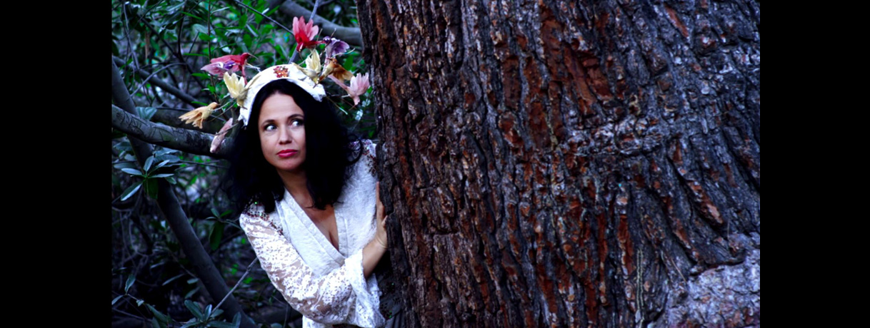 Angeltio - Valeria at tree