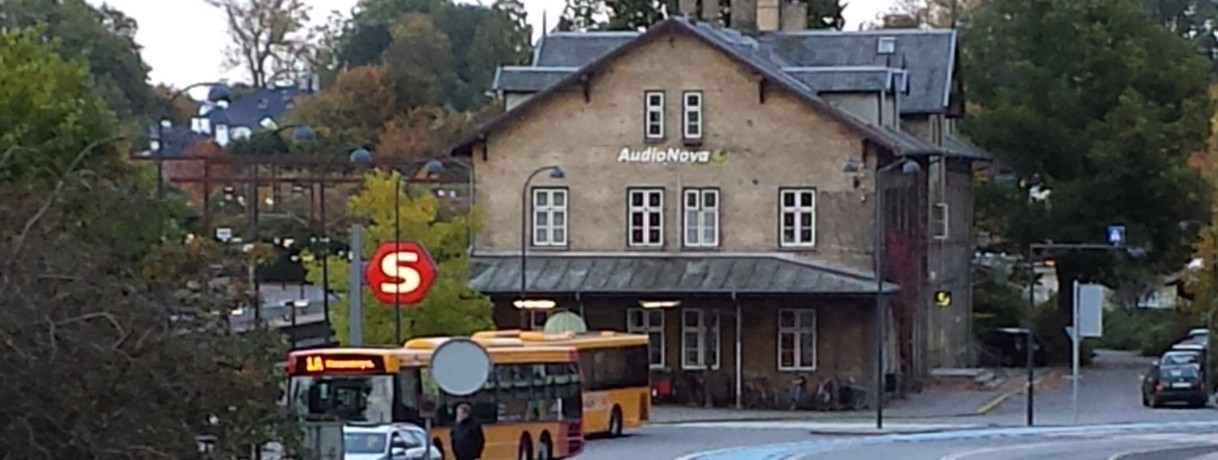 Klamenborg Station-page slide
